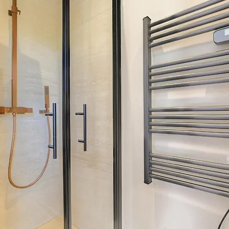 Appartamento Moderne Et Confortable , Écully