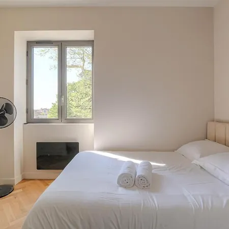 Moderne Et Confortable , *